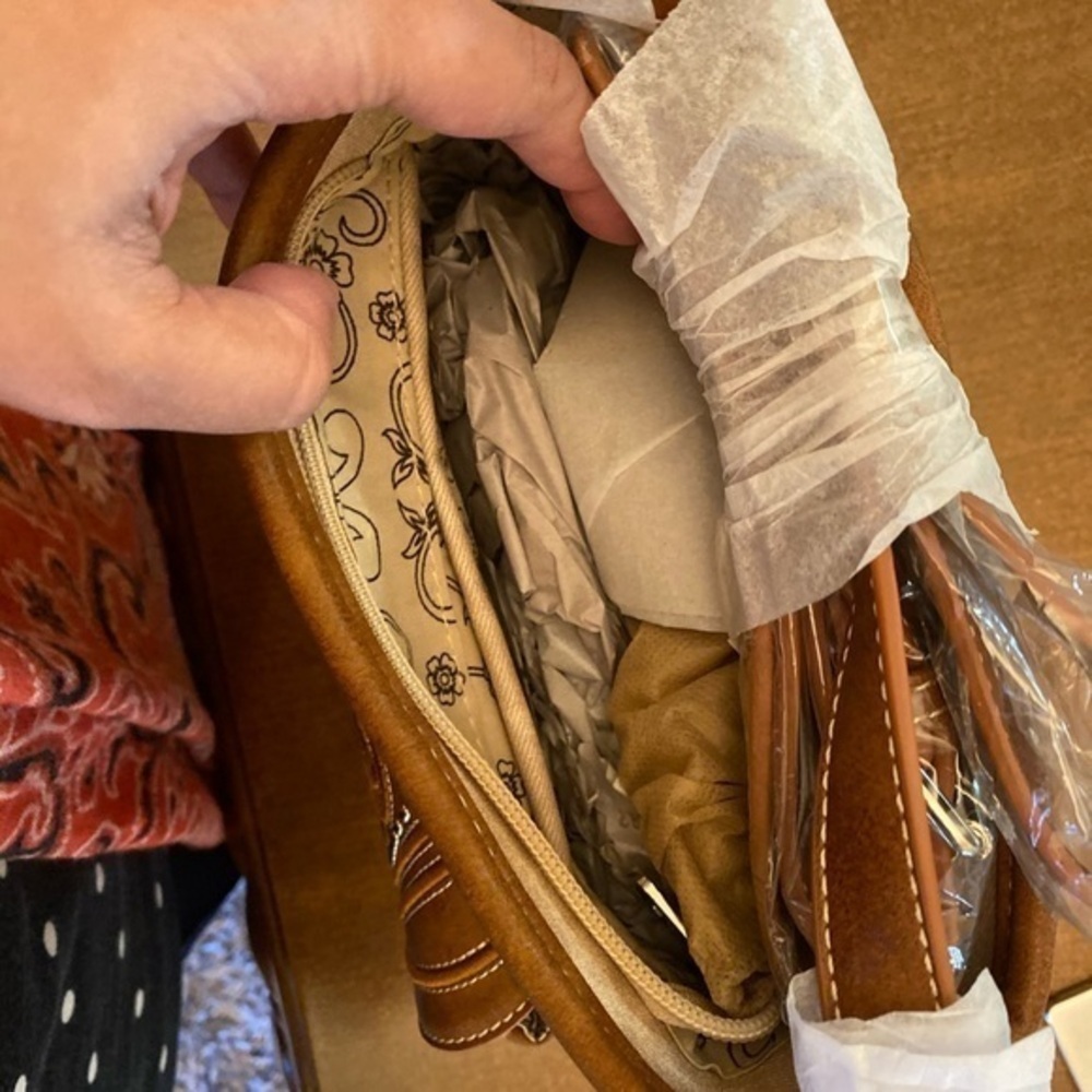 Montana west embroidered collection crossbody bag - Picture 7 of 7